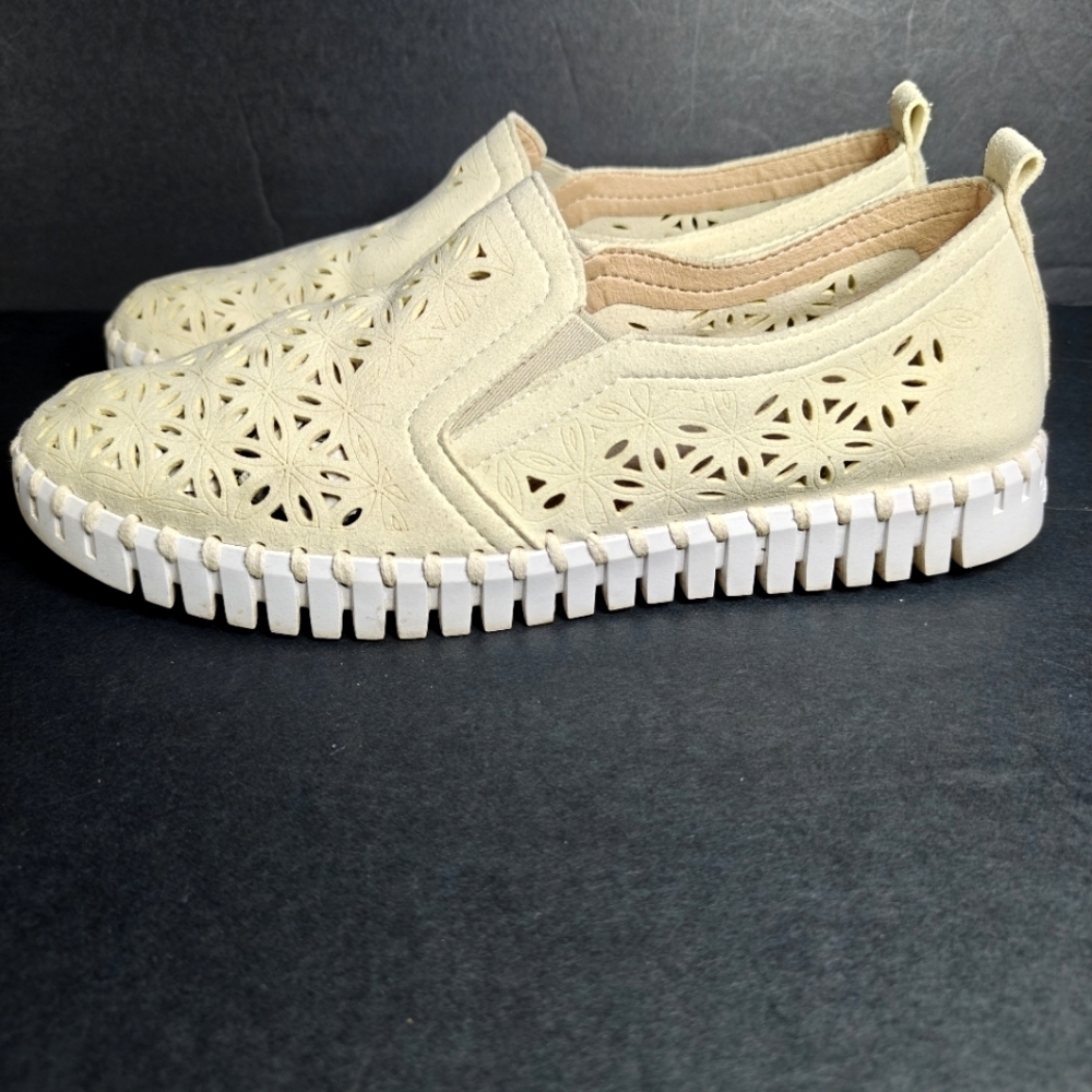 ILSE JACOBSEN Tulip Cream Beige Slip On Comfy Shoes Women's Flats Size 10
